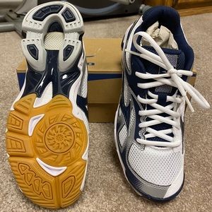 Mizuno Wave Bolt 5 Volleyball Shoes - Size 8.5